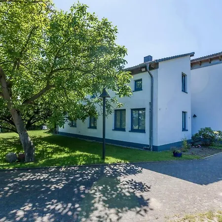 Apartmenthaus Bull 6 * Kuehlungsborn