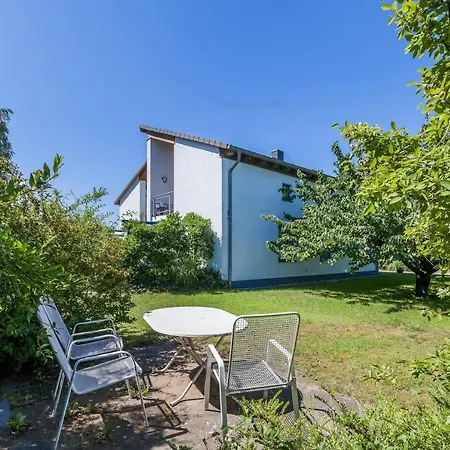 Apartmenthaus Bull 6 * Kuehlungsborn